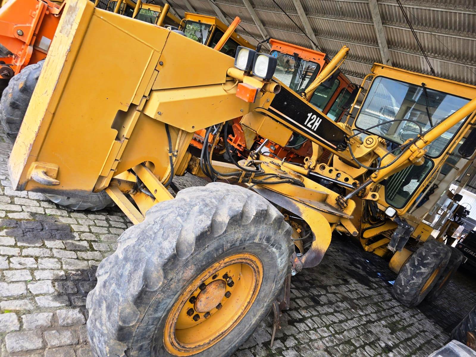 Motoniveladora Caterpillar 12H 2002 - Imagem 1