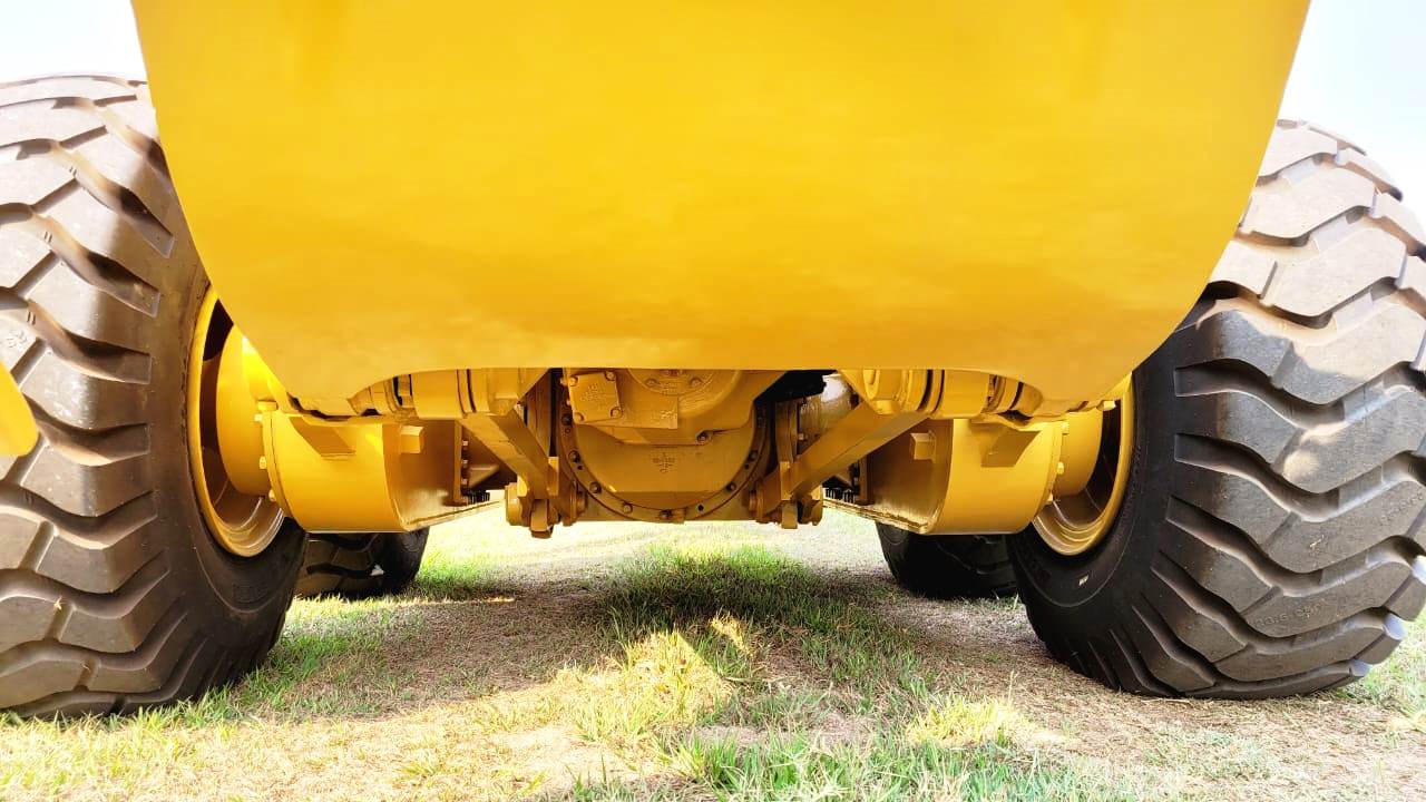 Motoniveladora Caterpillar 16H 2001 - Imagem 10