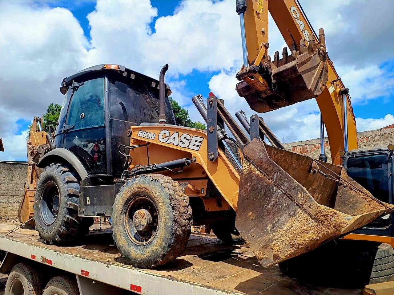 Retroescavadeira Case 580N 2018 - Imagem 1
