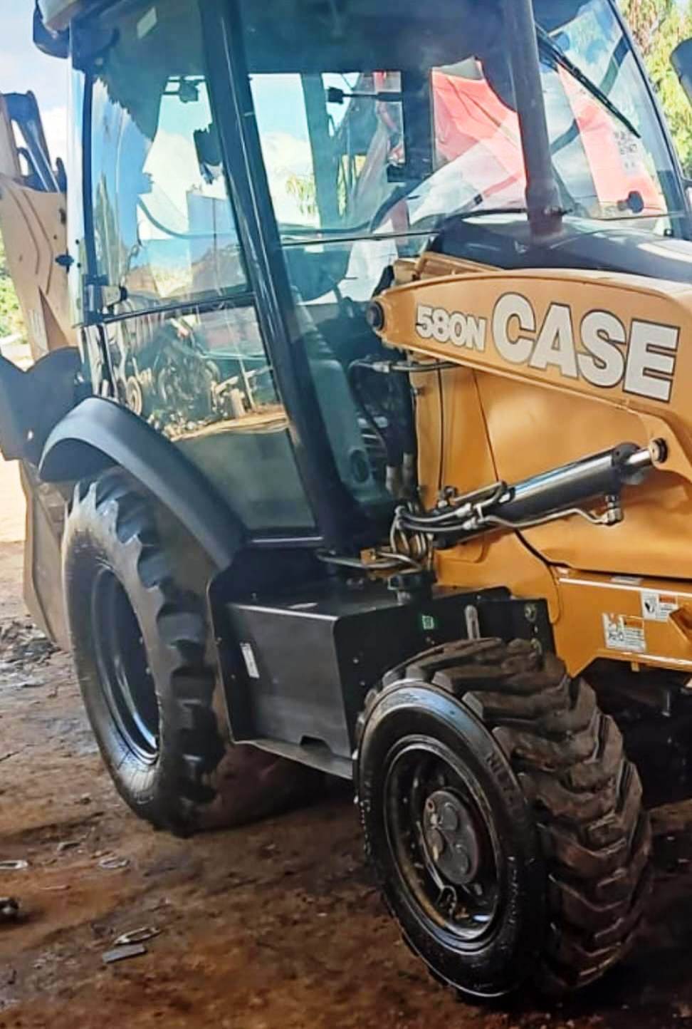 Retroescavadeira Case 580N 2022 - Imagem 3