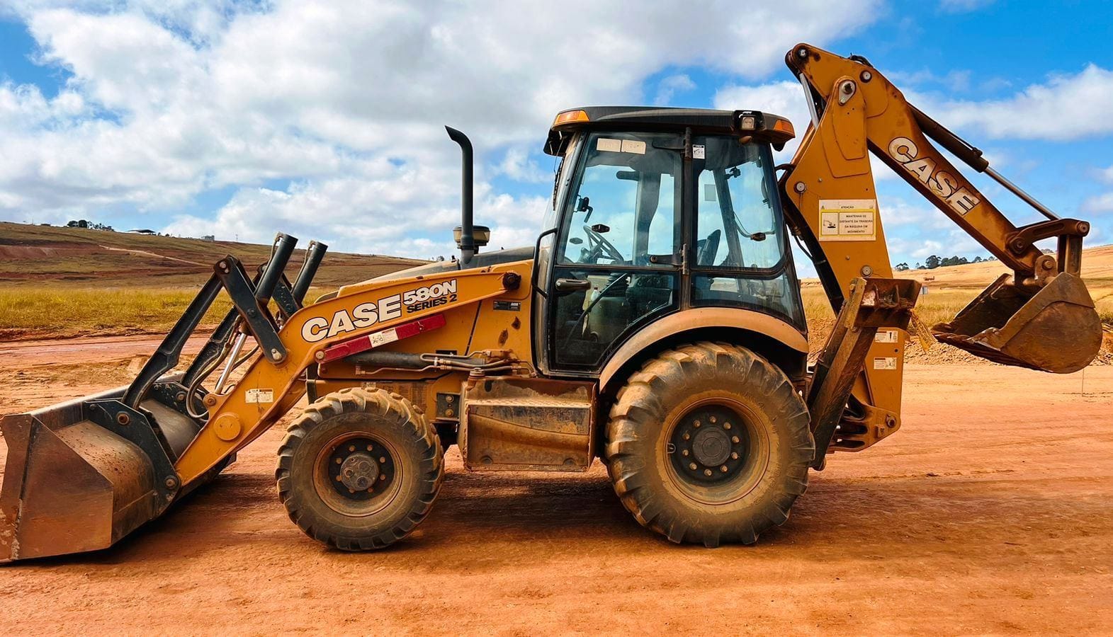 Retroescavadeira Case 580N 2023 - Imagem 2