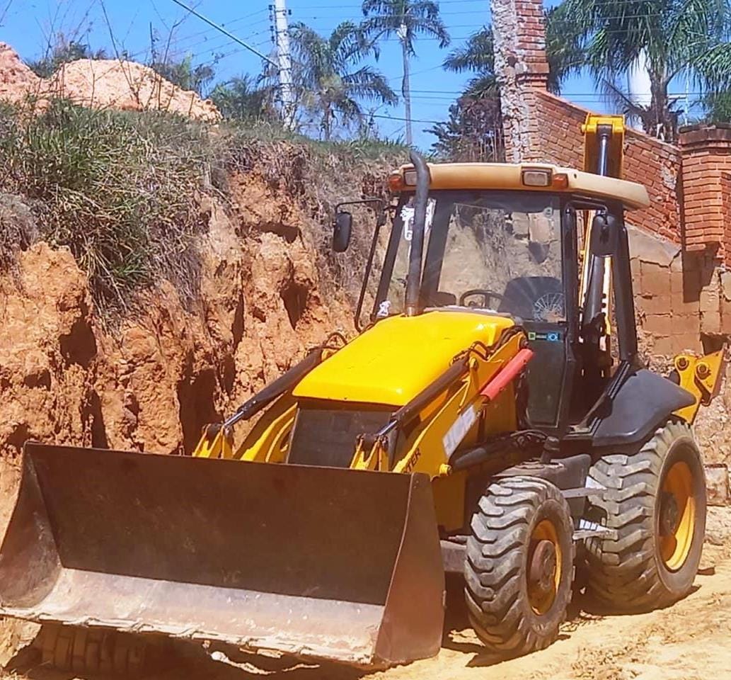 Retroescavadeira JCB 3C 2014 - Imagem 1