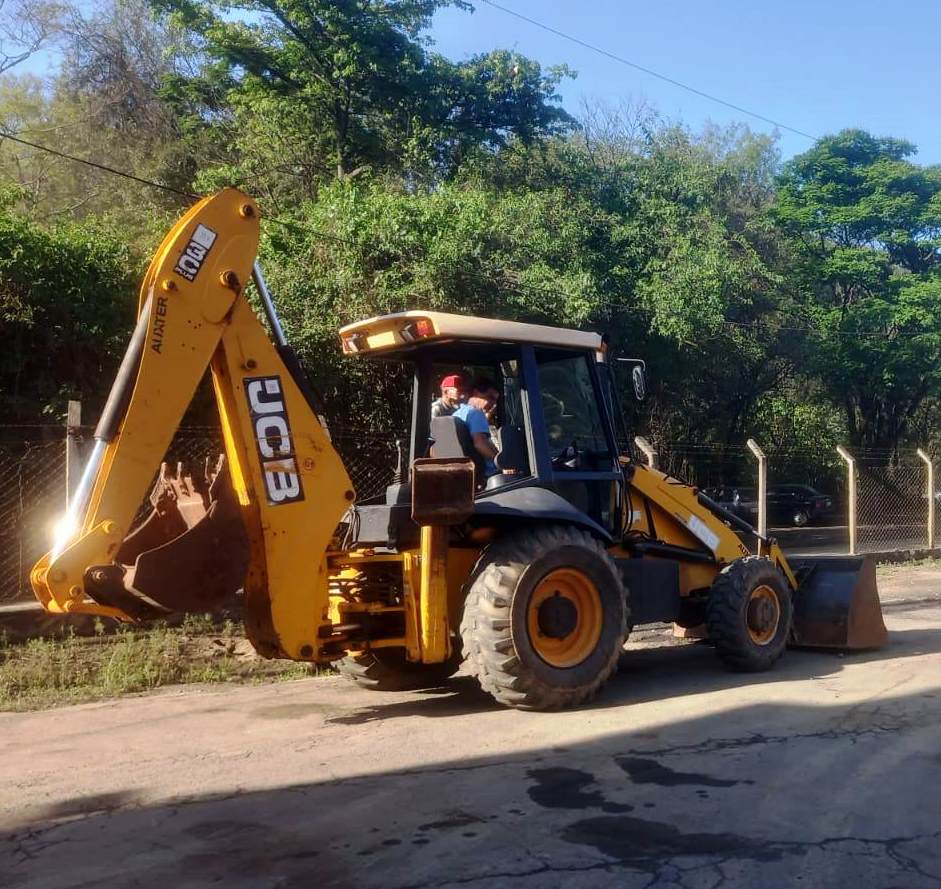 Retroescavadeira JCB 3C 2014 - Imagem 9