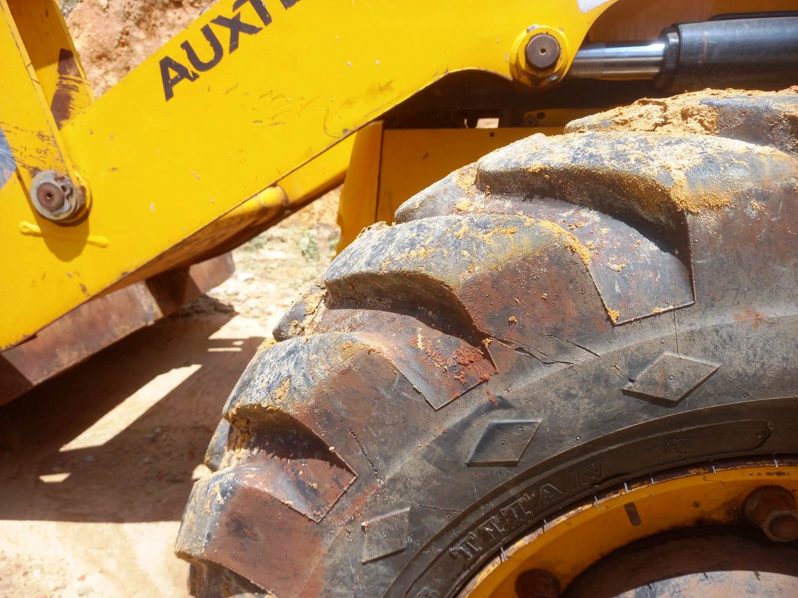 Retroescavadeira JCB 3C 2014 - Imagem 11
