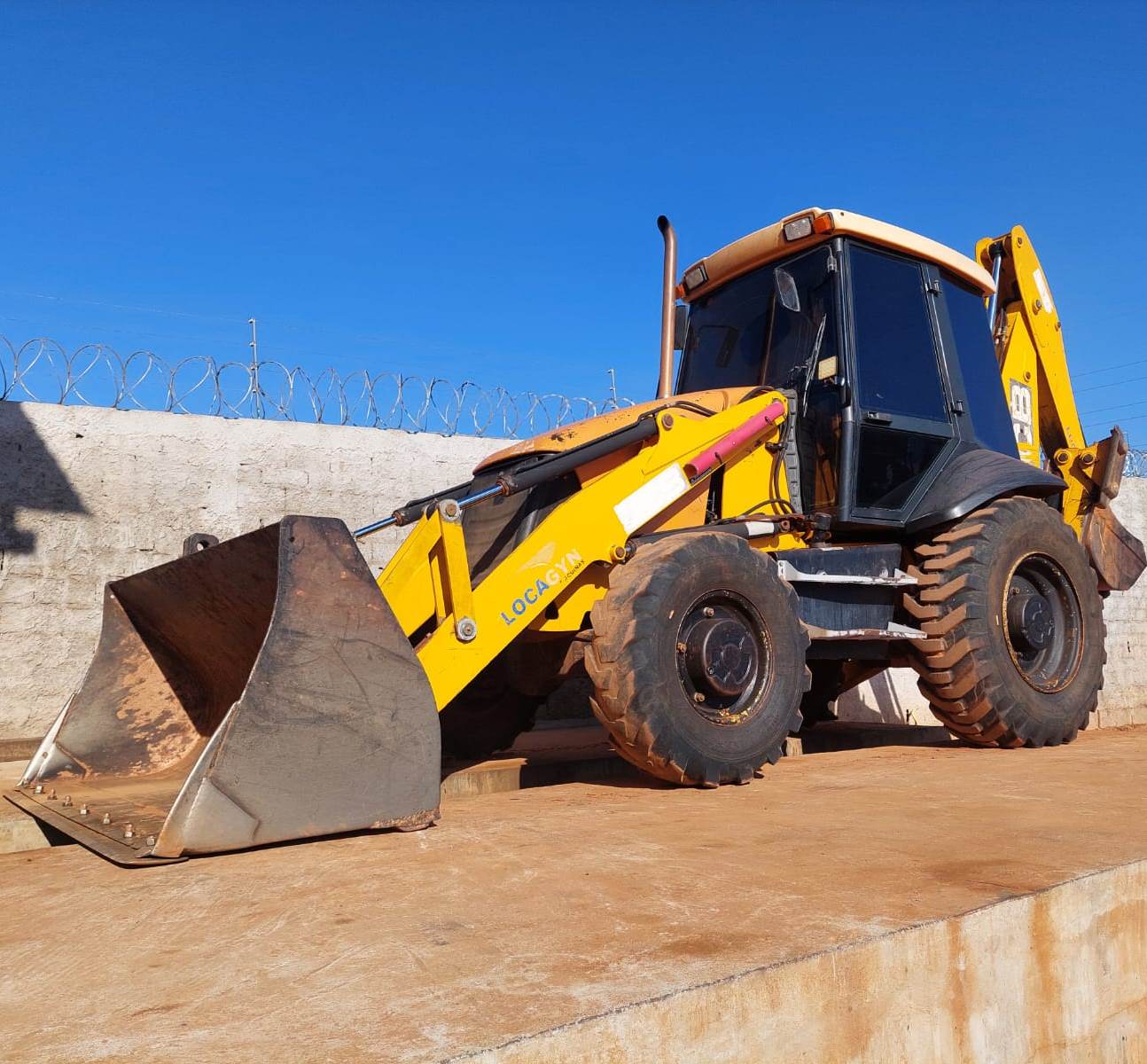 Retroescavadeira JCB 3C 2015 - Imagem 1