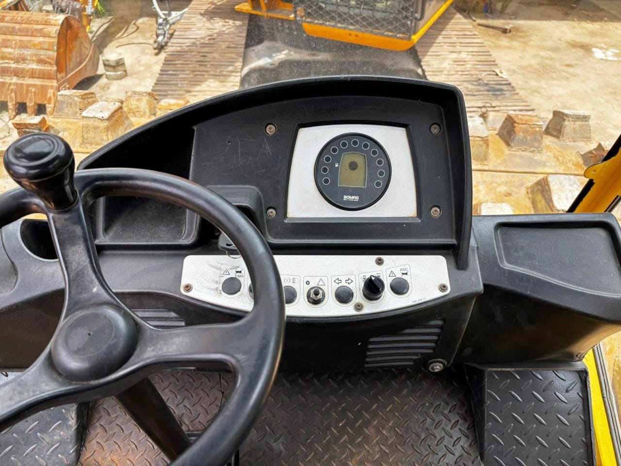 Rolo compactador Bomag BW212 2010 - Imagem 10