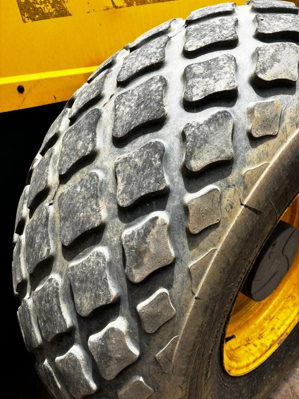 Rolo compactador Bomag BW212 2010 - Imagem 11