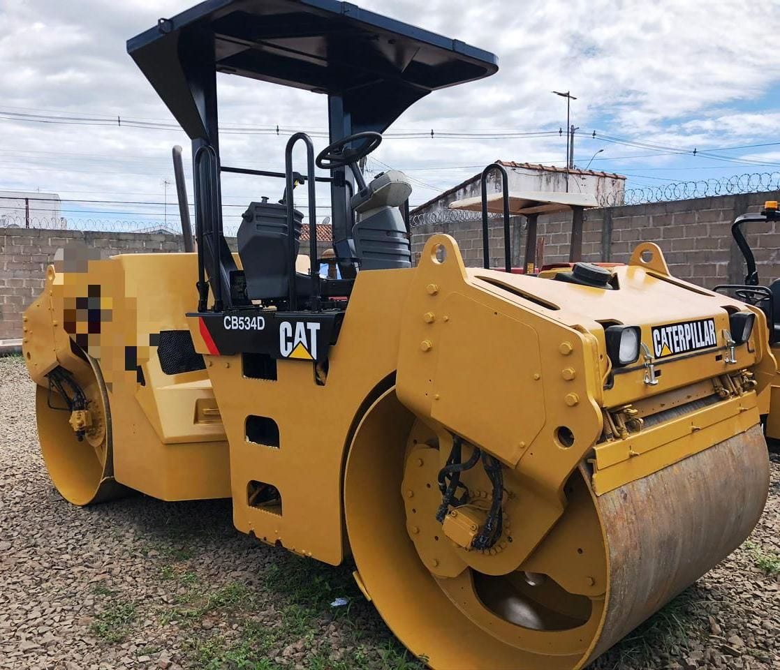Rolo compactador Caterpillar CB534 2010 - Imagem 2