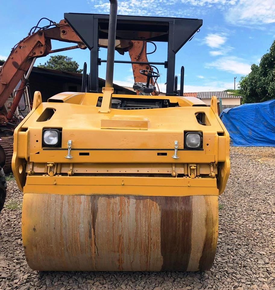 Rolo compactador Caterpillar CB534 2010 - Imagem 3