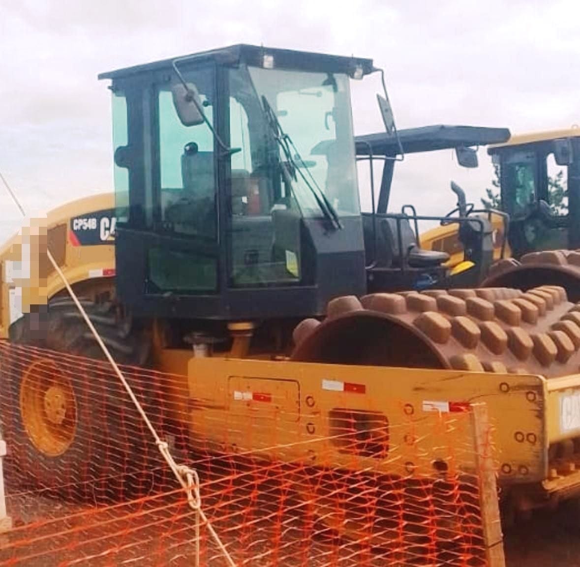 Rolo compactador Caterpillar CP54B 2014 - Imagem 1