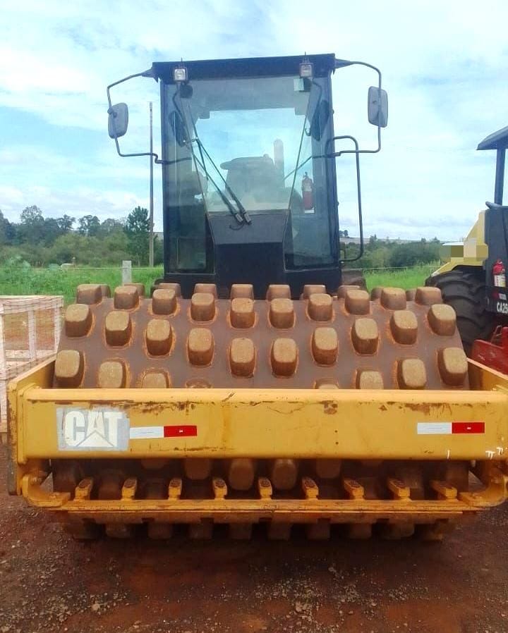 Rolo compactador Caterpillar CP54B 2014 - Imagem 2