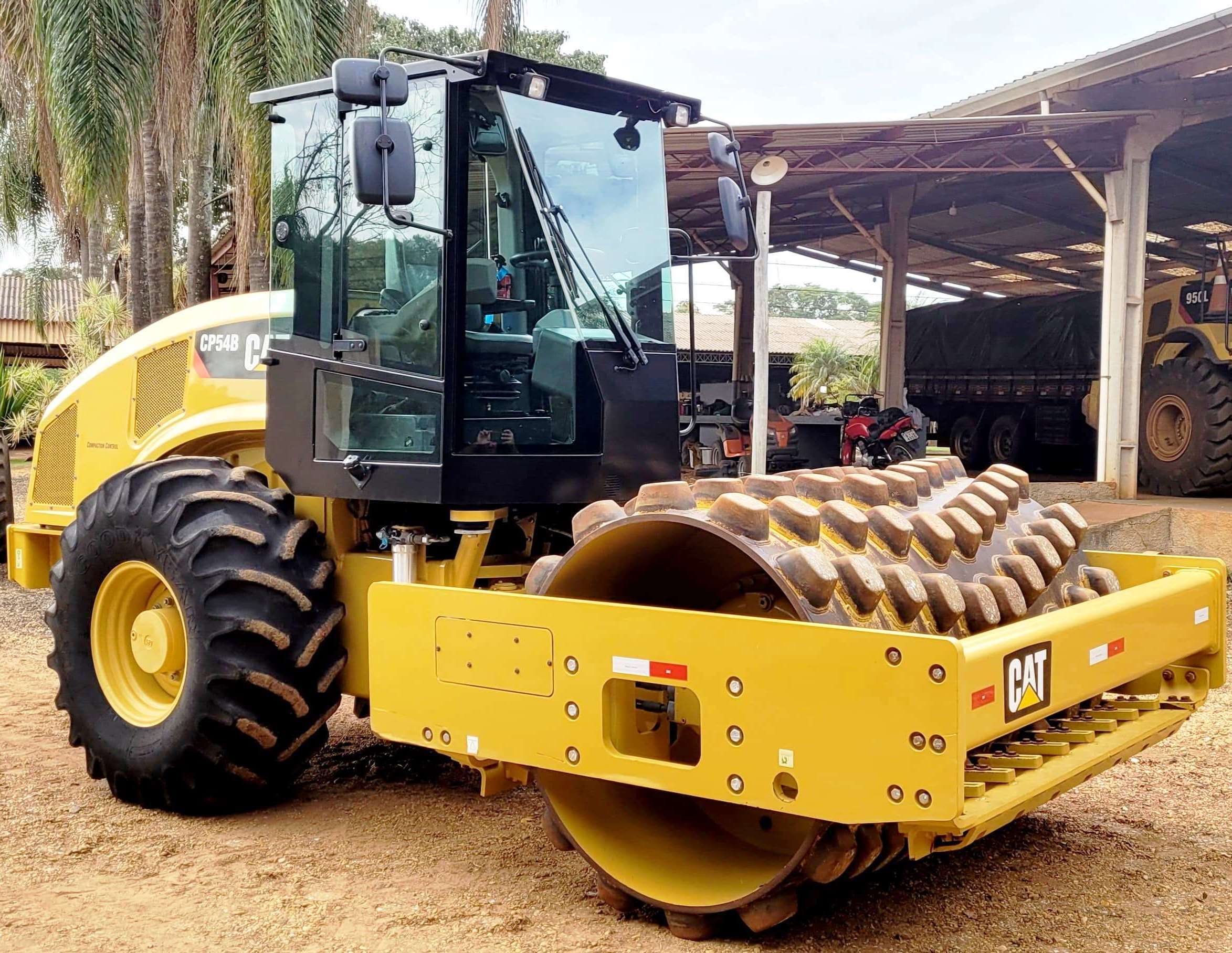 Rolo compactador Caterpillar CP54B 2019 - Imagem 1