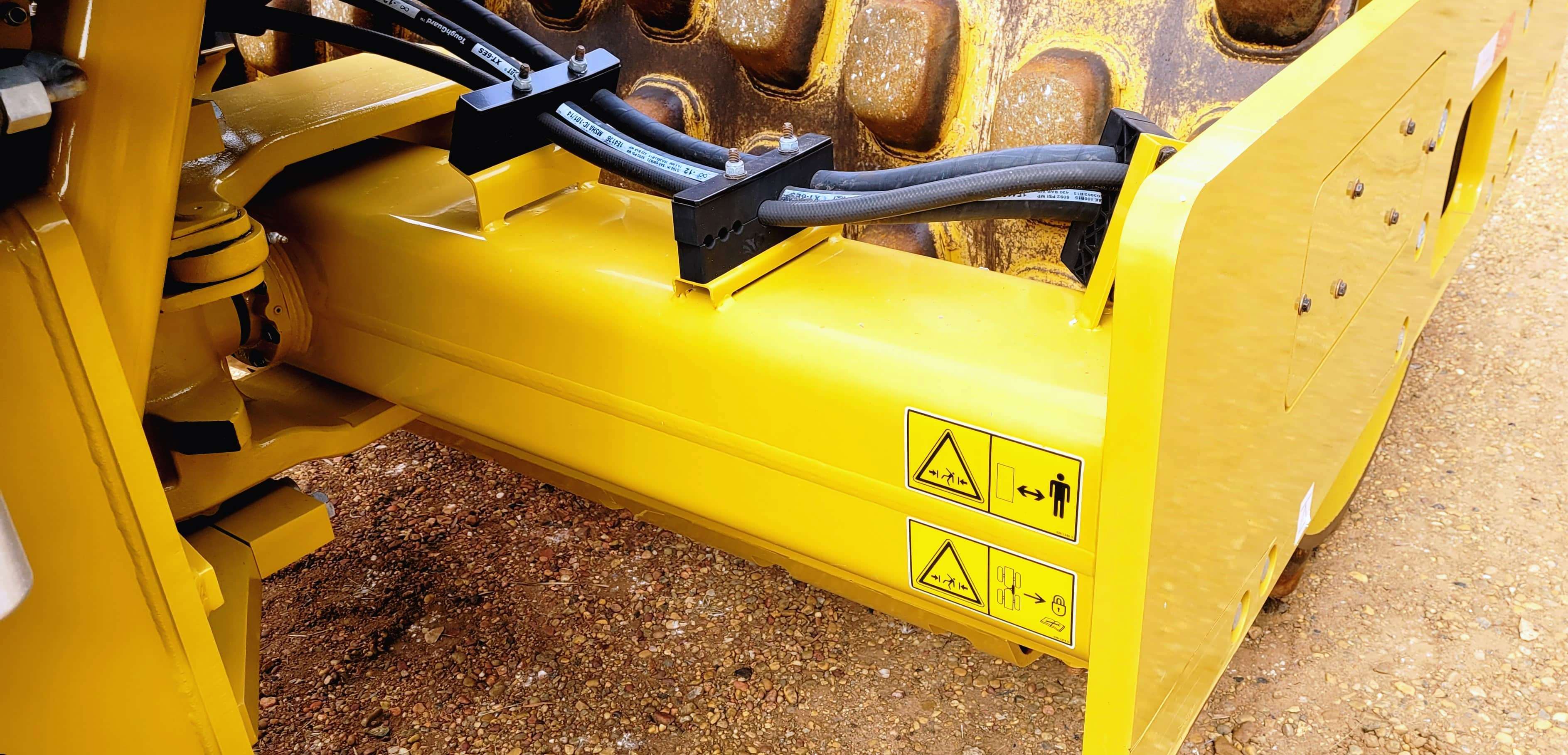 Rolo compactador Caterpillar CP54B 2019 - Imagem 13