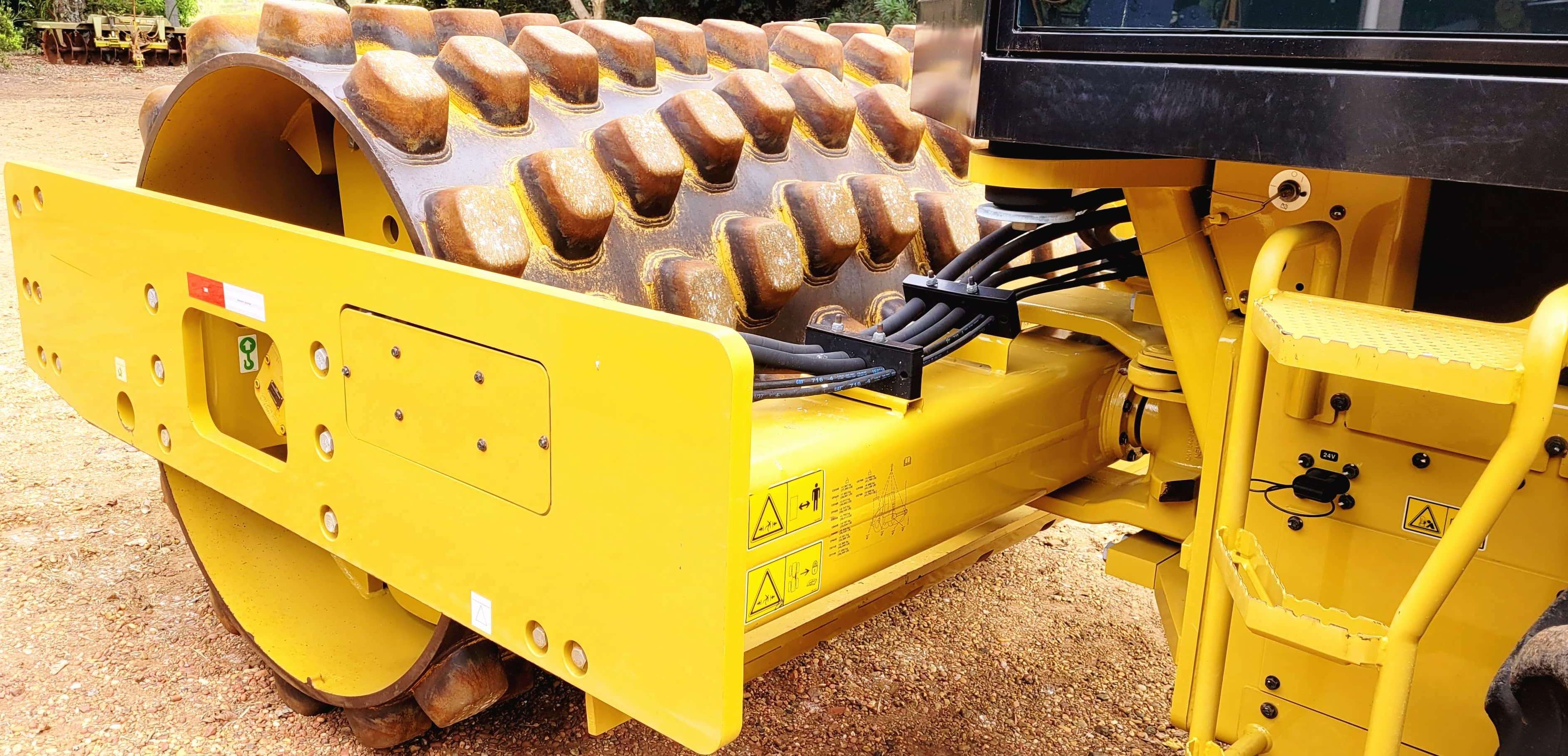 Rolo compactador Caterpillar CP54B 2019 - Imagem 19