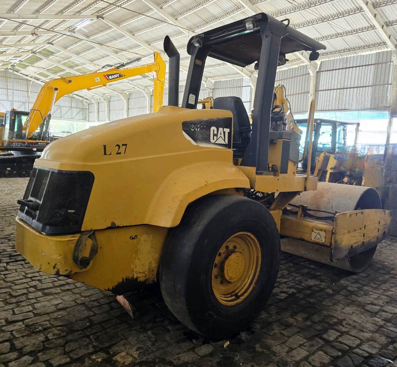 Rolo compactador Caterpillar CS 423E 2014 - Imagem 3
