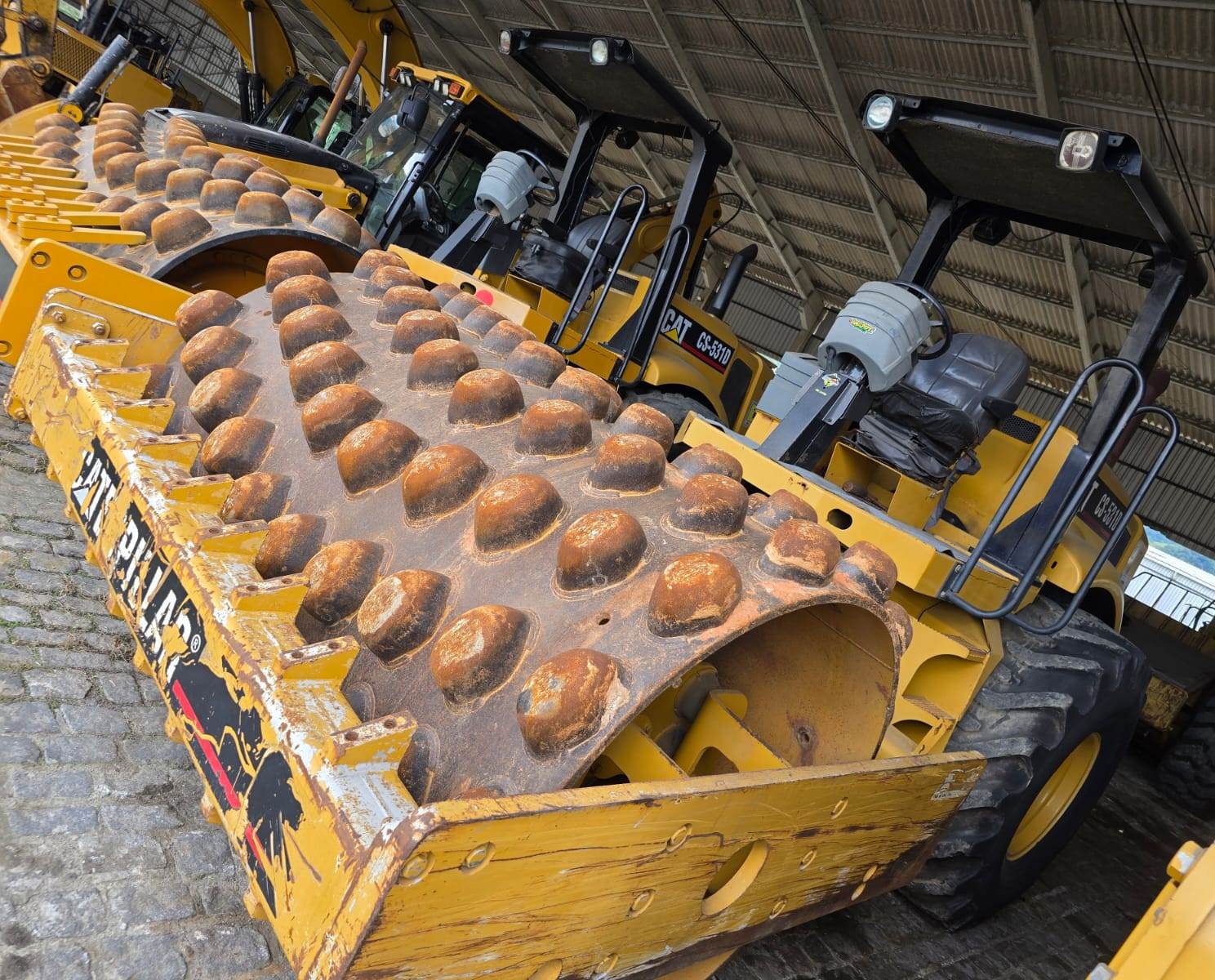 Rolo compactador Caterpillar CS 531D 2002 - Imagem 2