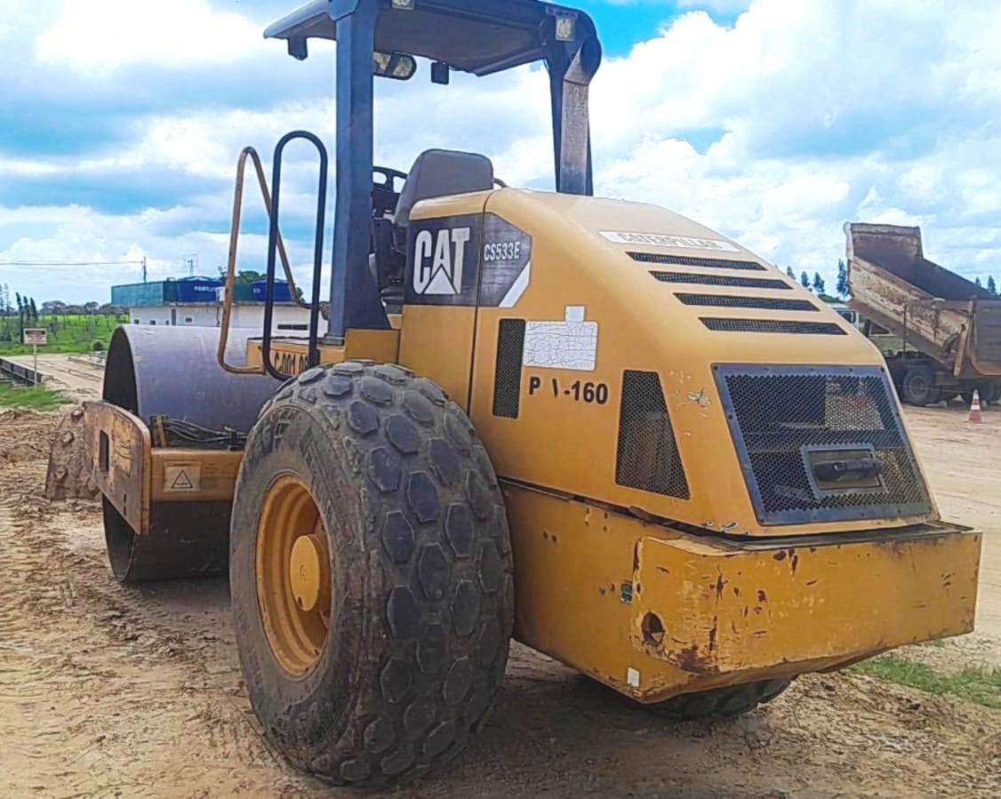 Rolo compactador Caterpillar CS533E 2008 - Imagem 1