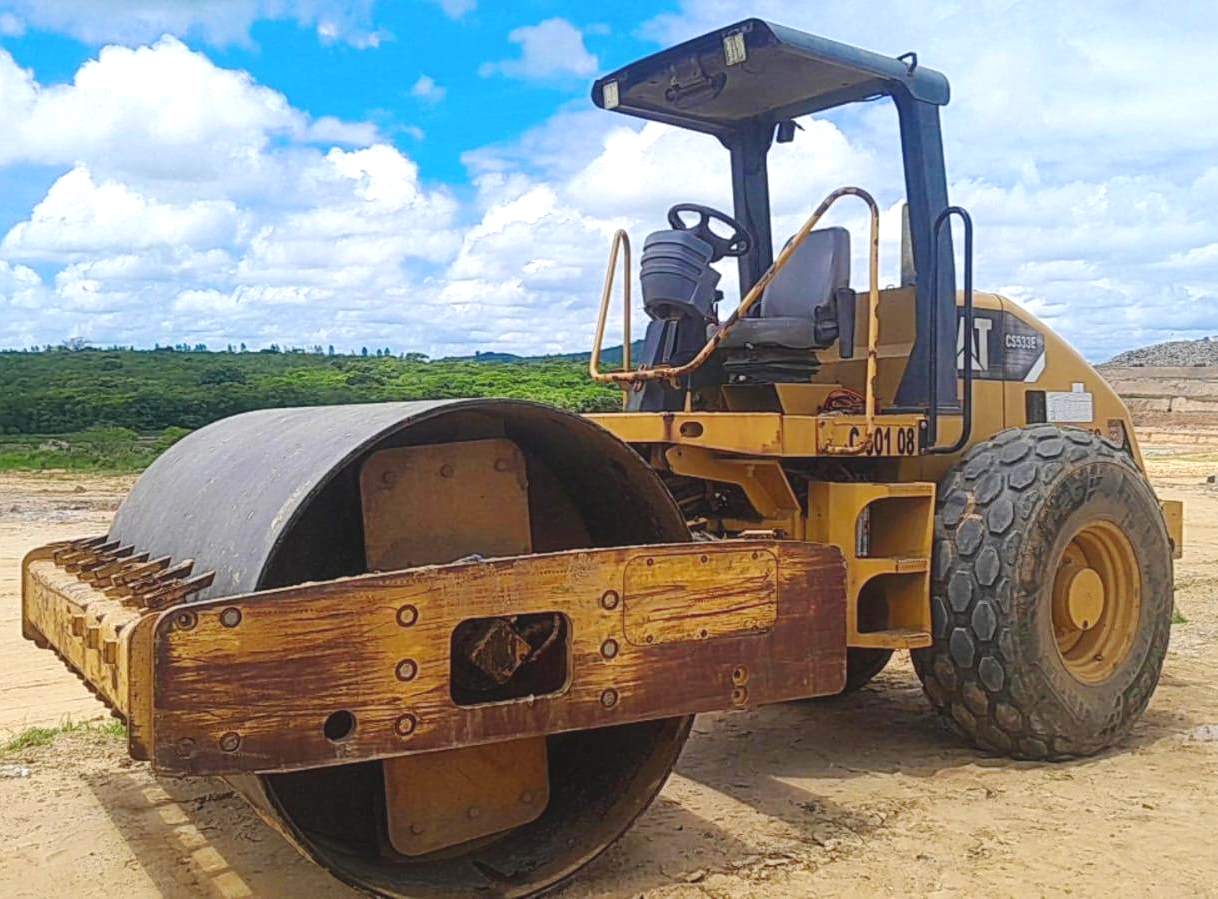 Rolo compactador Caterpillar CS533E 2008 - Imagem 2