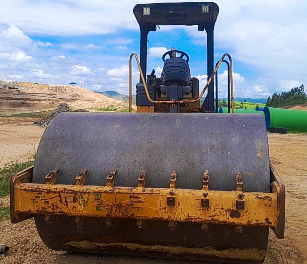 Rolo compactador Caterpillar CS533E 2008 - Imagem 3