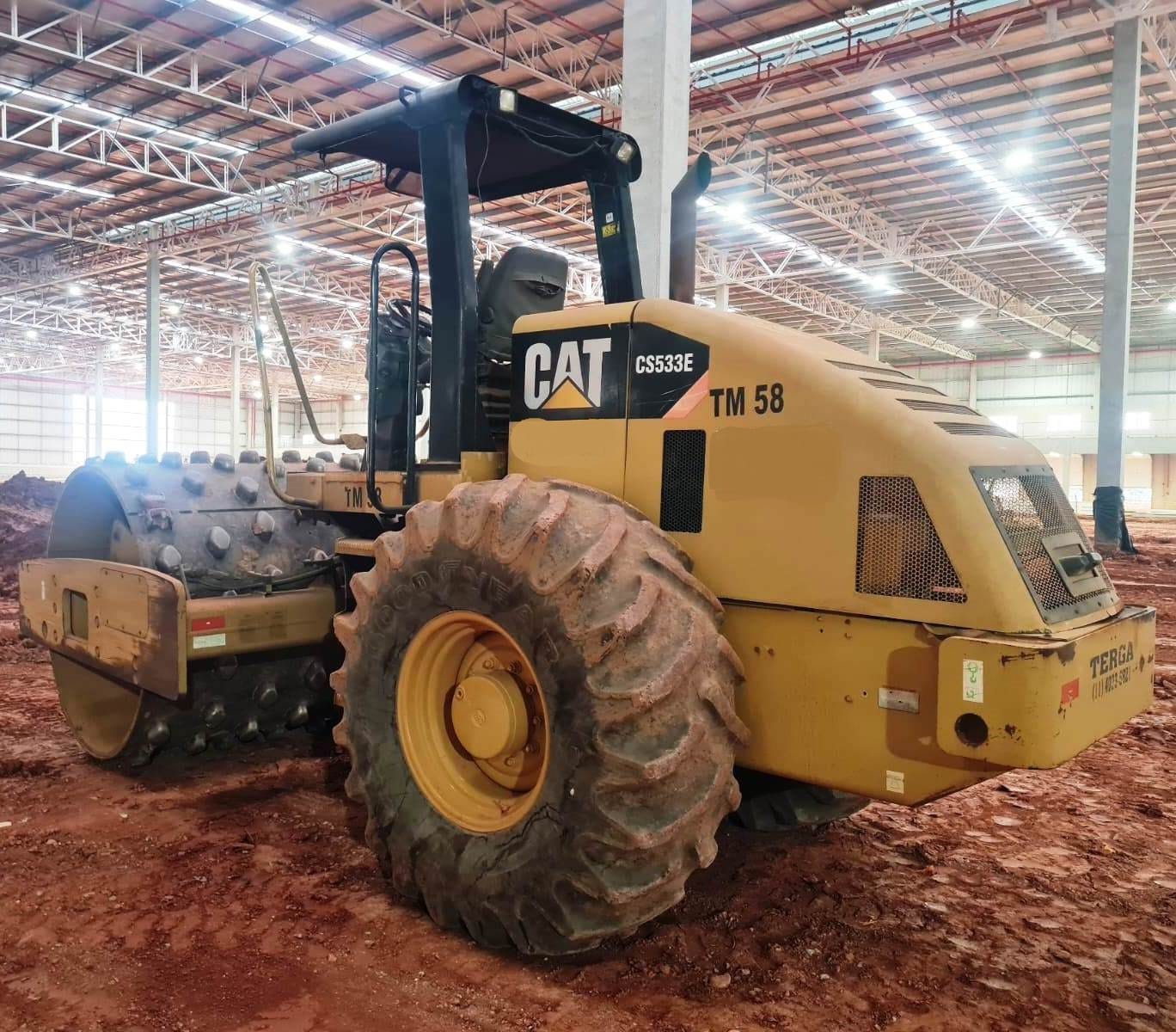 Rolo compactador Caterpillar CS533E 2008 - Imagem 2