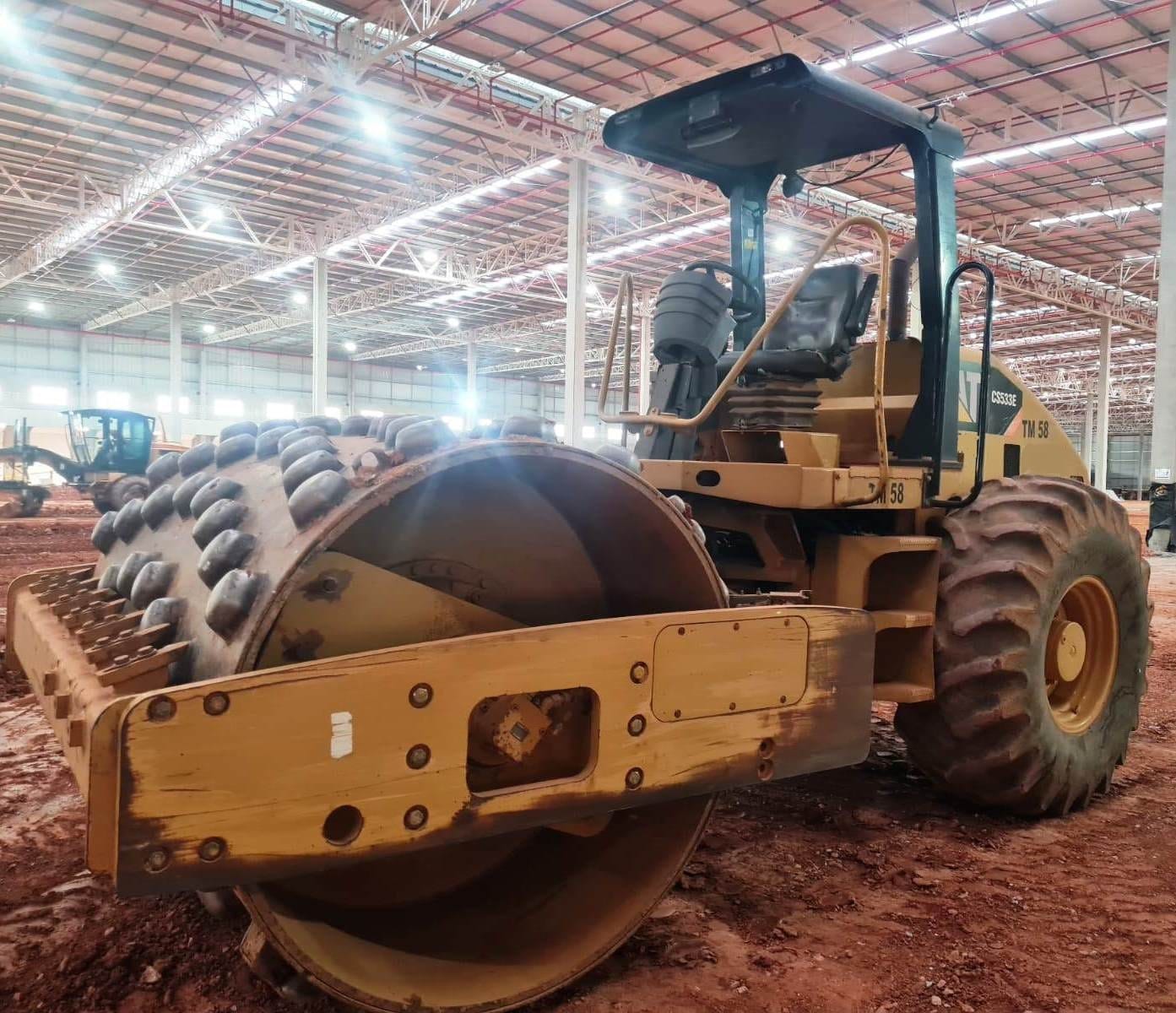 Rolo compactador Caterpillar CS533E 2008 - Imagem 4