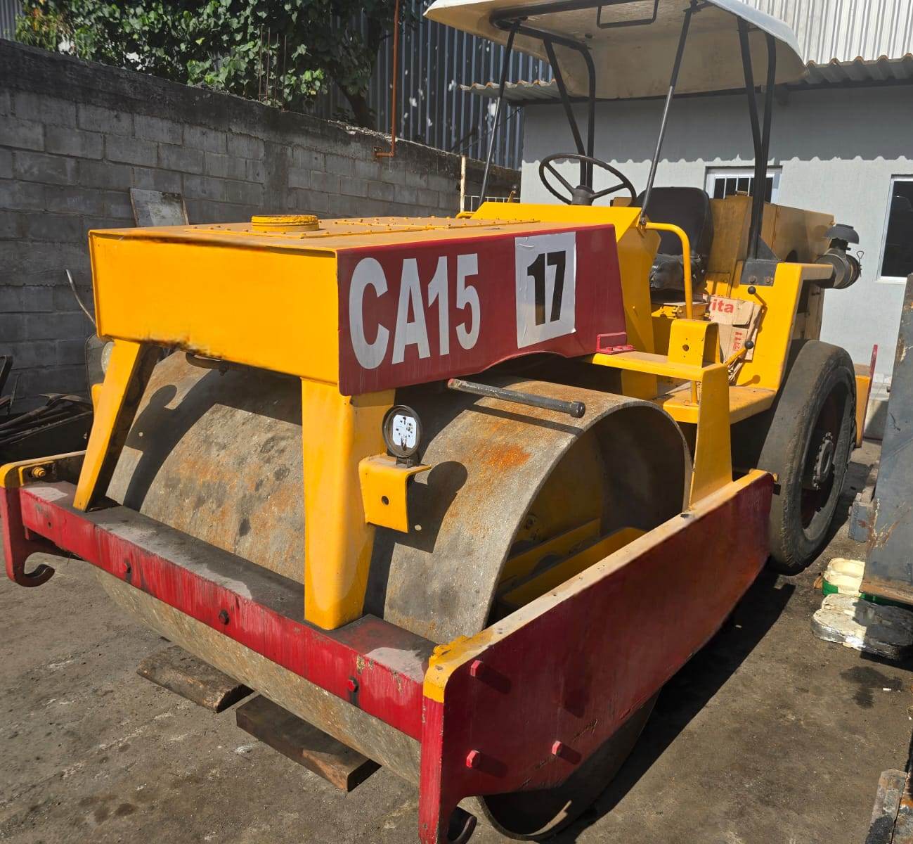 Rolo compactador Dynapac CA15 2000 - Imagem 1