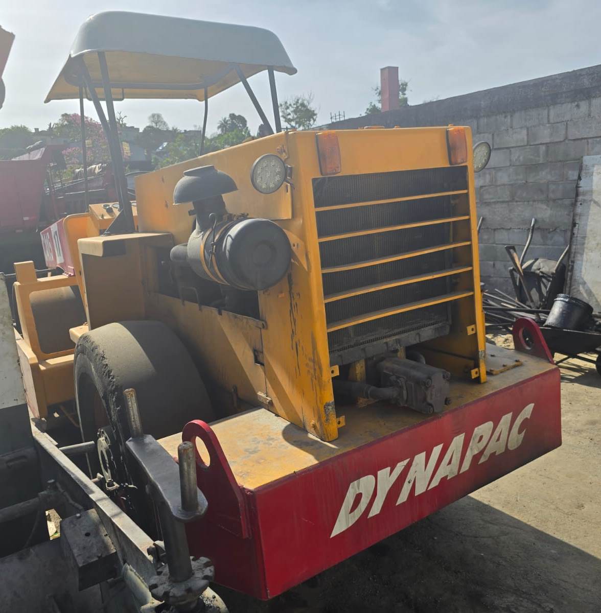 Rolo compactador Dynapac CA15 2000 - Imagem 3
