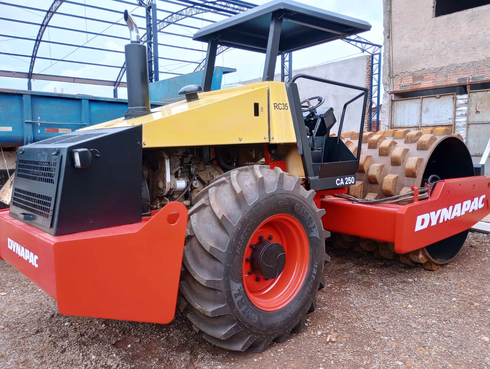 Rolo compactador Dynapac CA250 2008 - Imagem 2