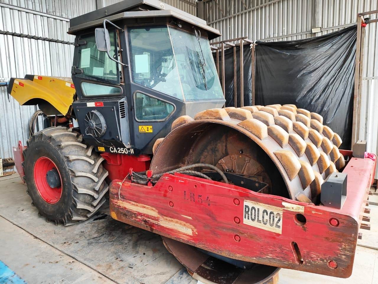Rolo compactador Dynapac CA250 2013 - Imagem 1