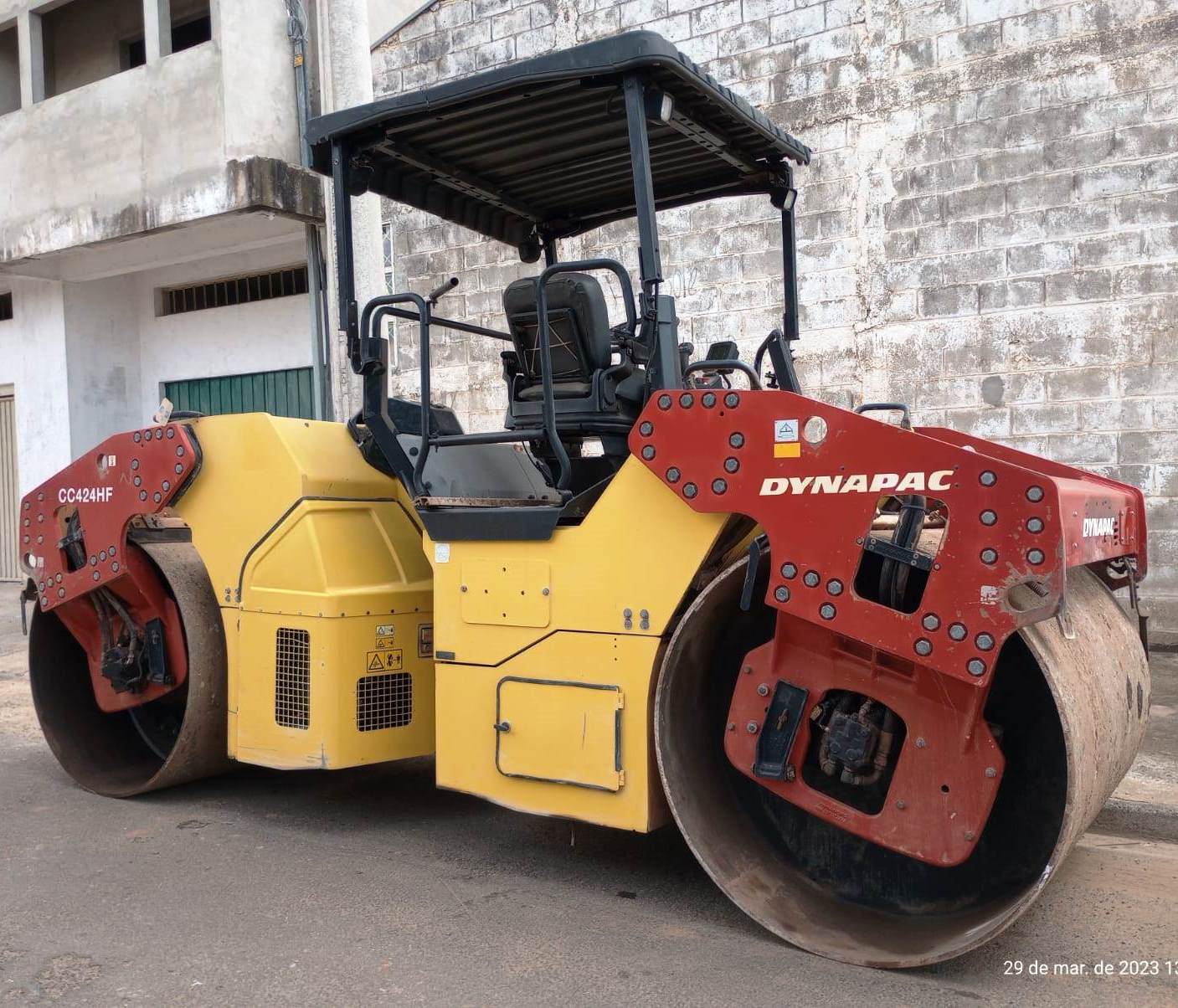 Rolo compactador Dynapac CC 424 2013 - Imagem 1