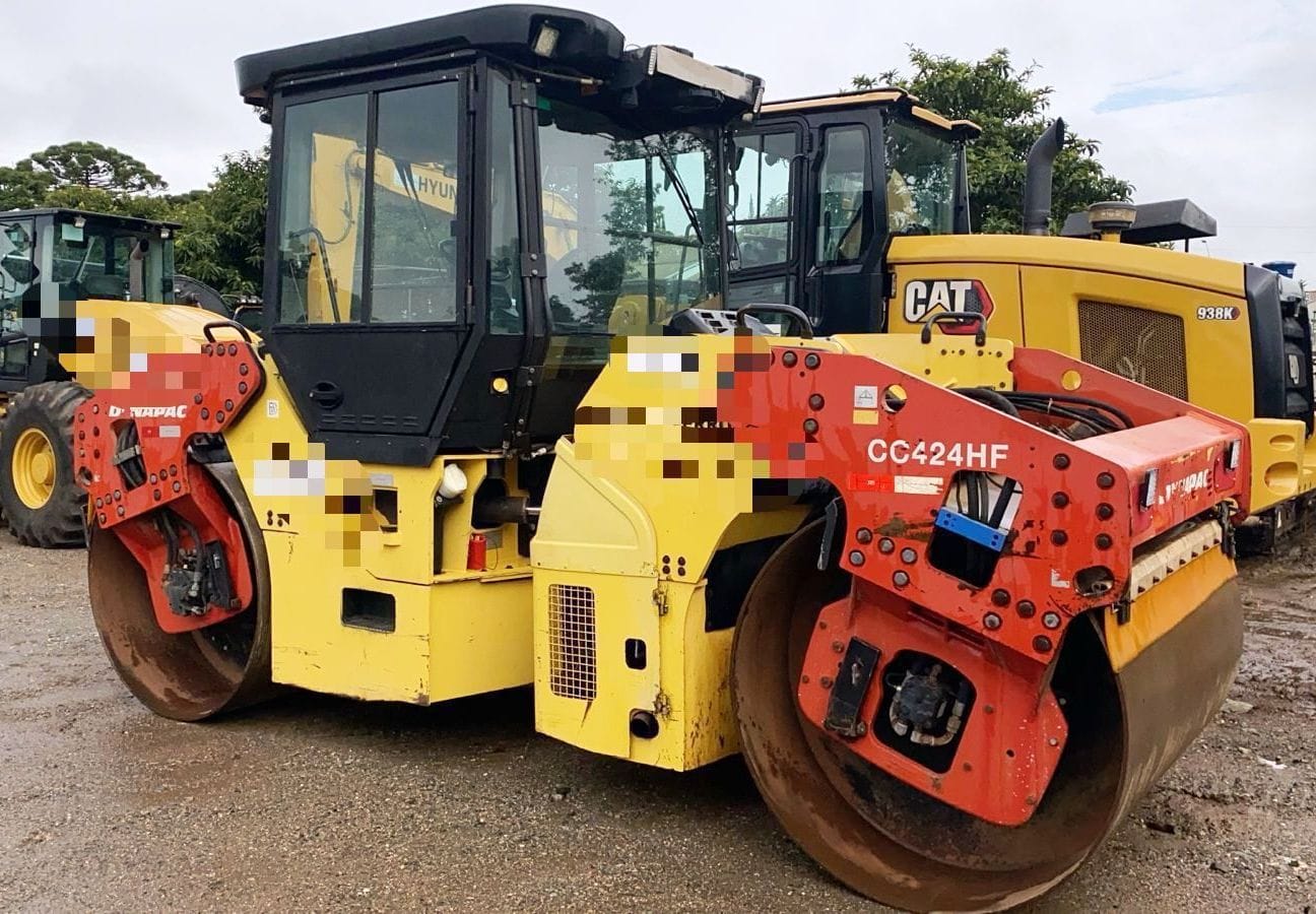 Rolo compactador Dynapac CC 424 2013 - Imagem 1