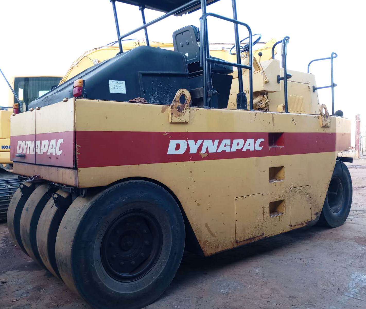 Rolo compactador Dynapac CP221 2008 - Imagem 1