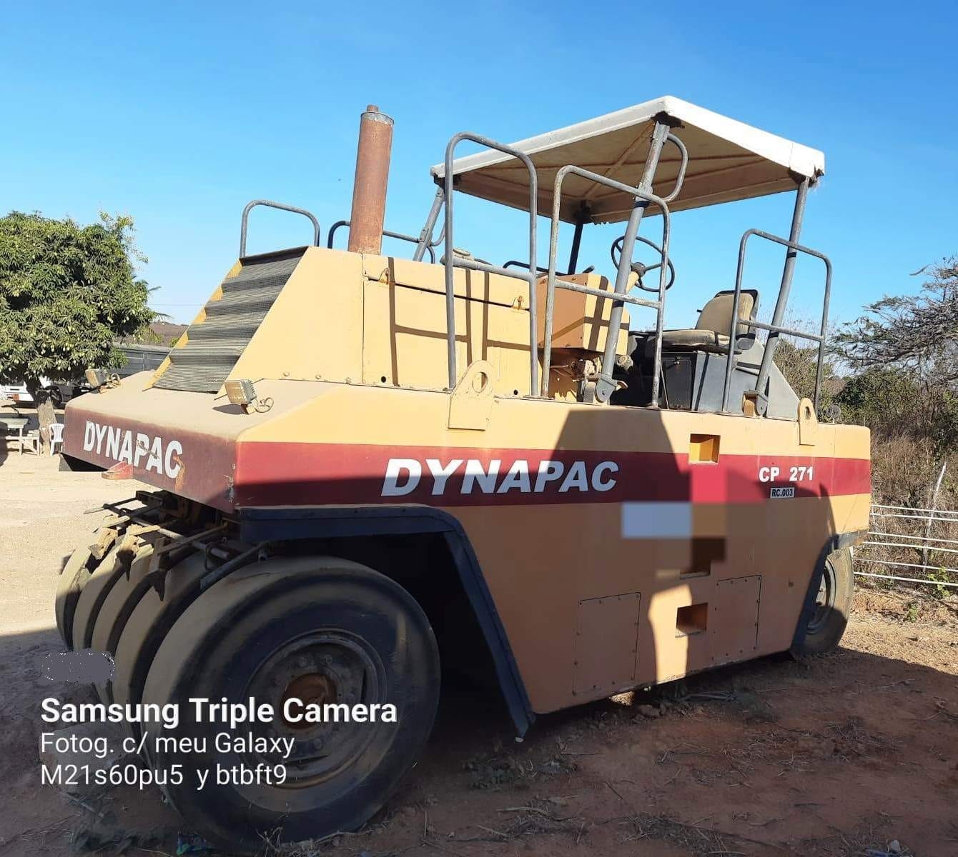 Rolo compactador Dynapac CP-271 2003 - Imagem 1