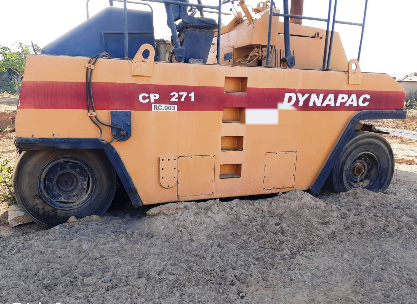 Rolo compactador Dynapac CP-271 2003 - Imagem 2