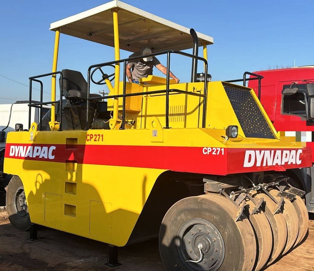 Rolo compactador Dynapac CP-271 2006 - Imagem 1
