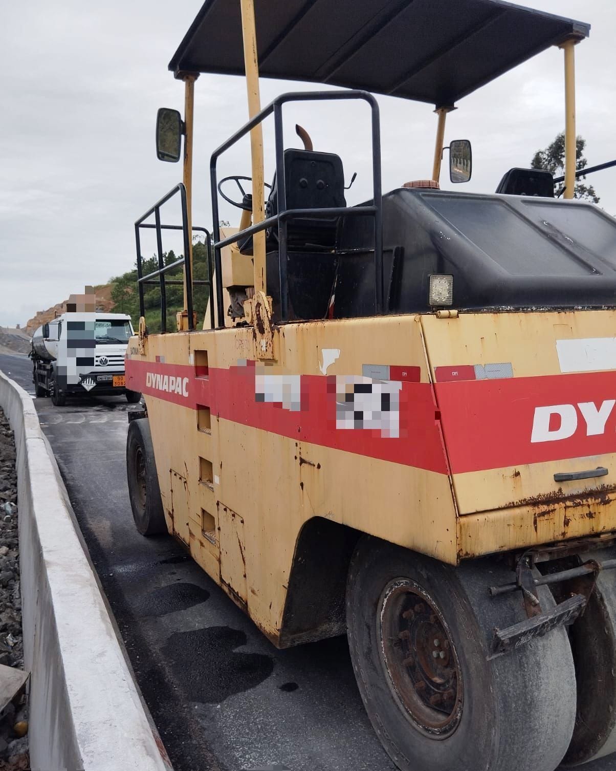 Rolo compactador Dynapac CP-271 2009 - Imagem 4