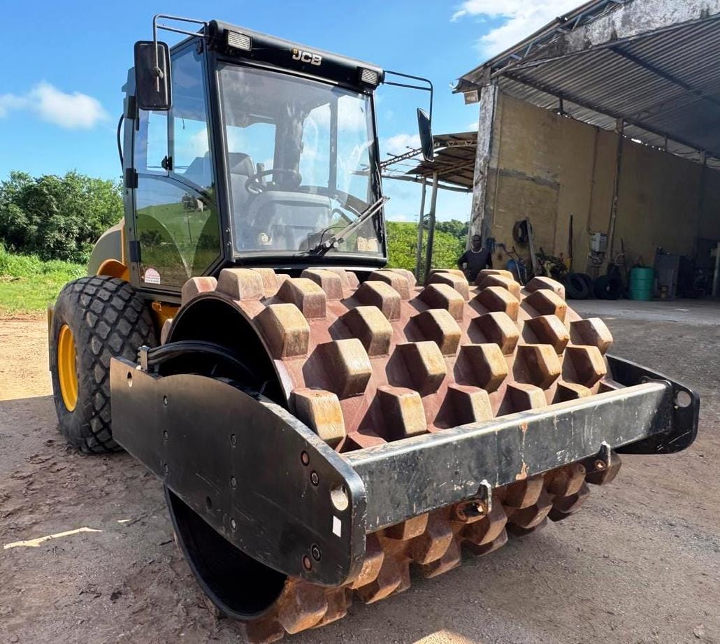 Rolo compactador JCB VM115 2011 - Imagem 1