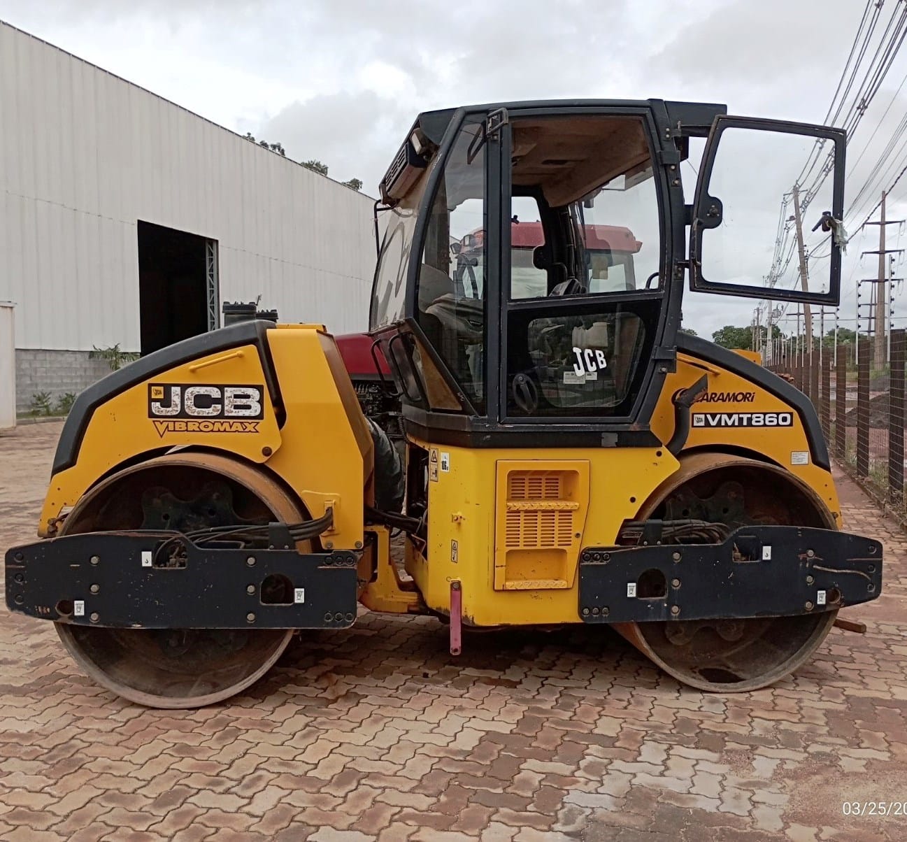 Rolo compactador JCB VMT860 2010 - Imagem 1