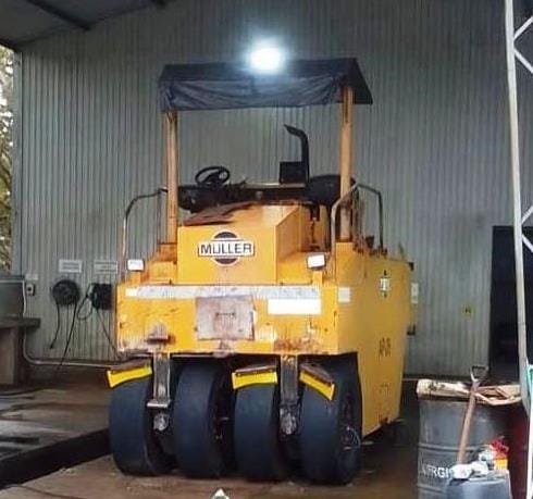 Rolo compactador Müller AP 26 2001 - Imagem 1