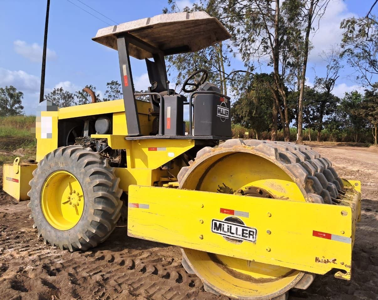 Rolo compactador Müller VAP70 2006 - Imagem 1
