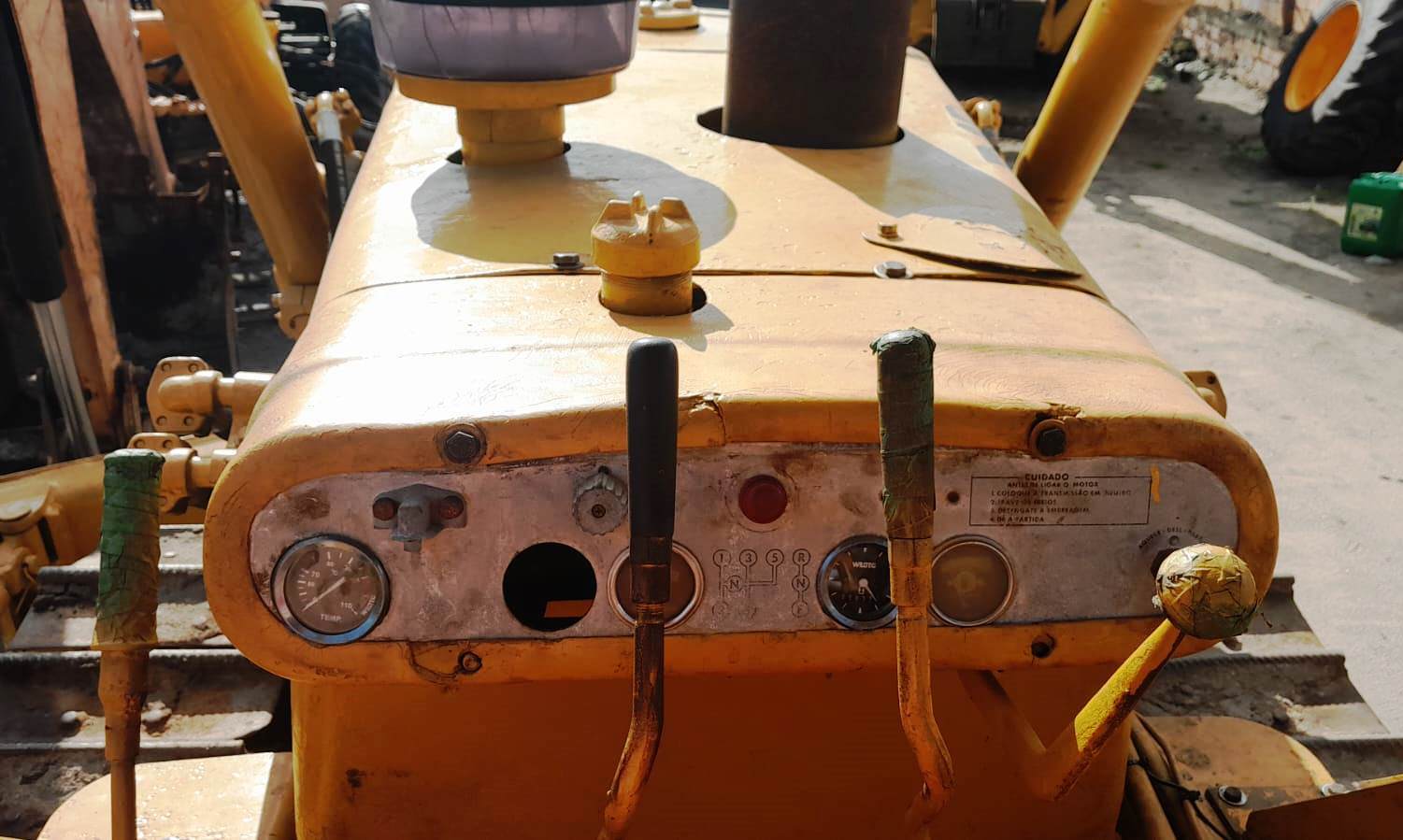Trator de esteira Caterpillar D4DDD 1977 - Imagem 4