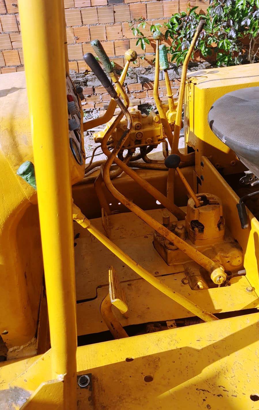 Trator de esteira Caterpillar D4DDD 1977 - Imagem 11