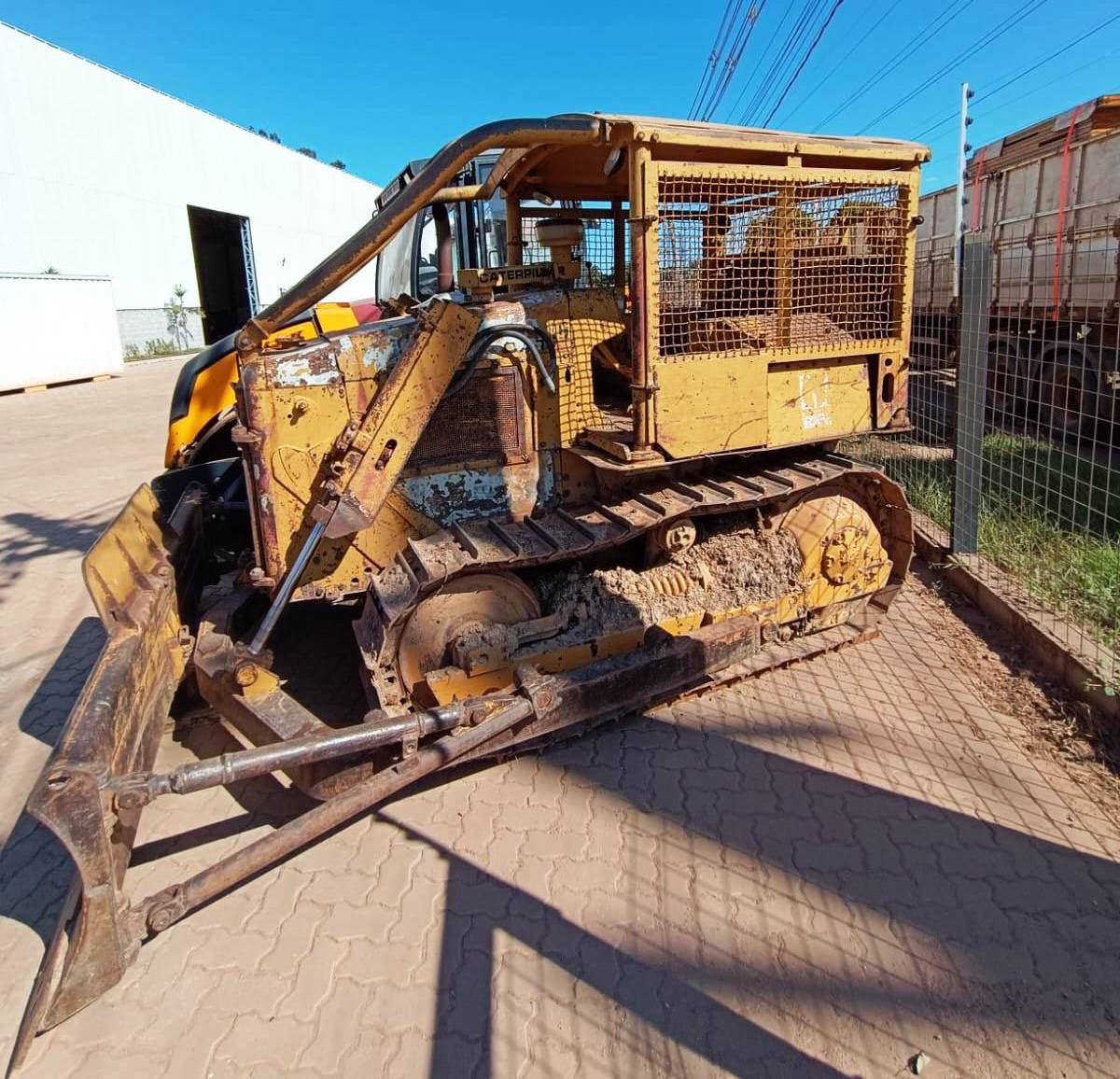 Trator de esteira Caterpillar D4EDD 1989 - Imagem 1