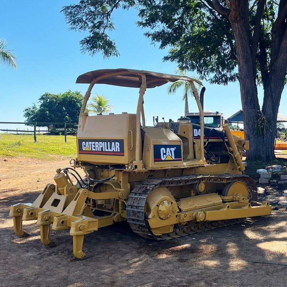 Trator de esteira Caterpillar D4E PS 1985 - Imagem 2