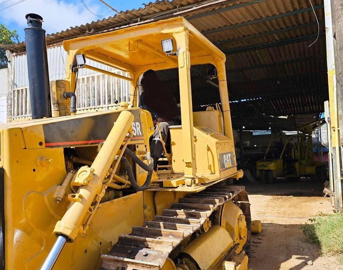 Trator de esteira Caterpillar D4ESR 1997 - Imagem 1