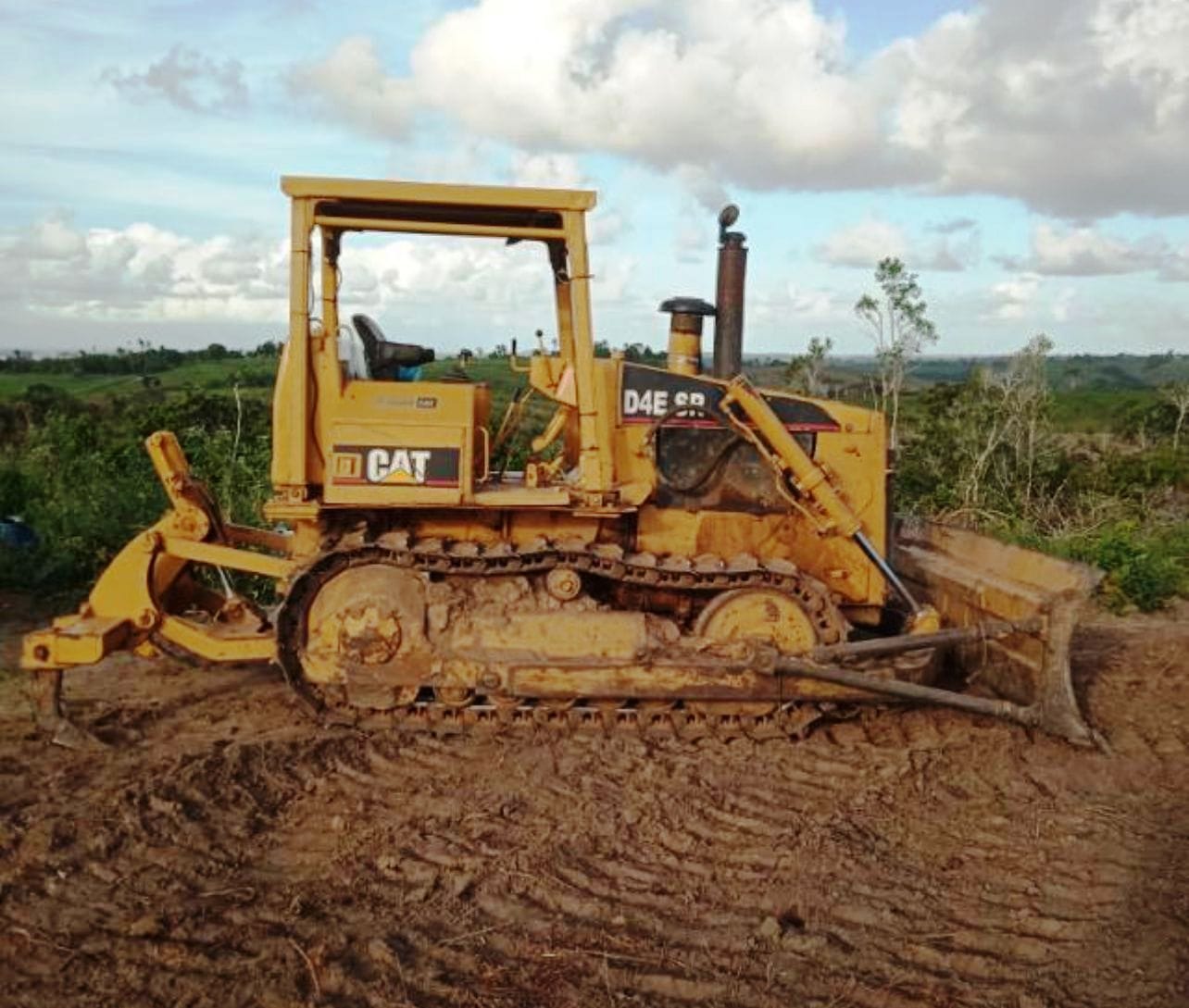 Trator de esteira Caterpillar D4ESR 1997 - Imagem 5