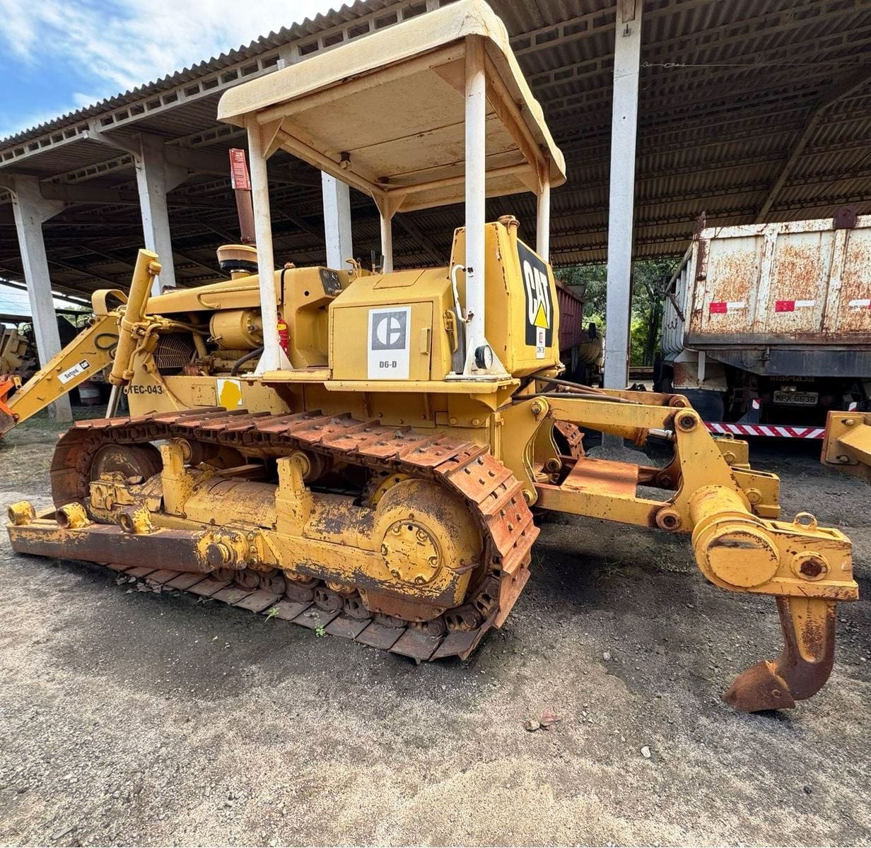 Trator de esteira Caterpillar D6DPS 1985 - Imagem 2