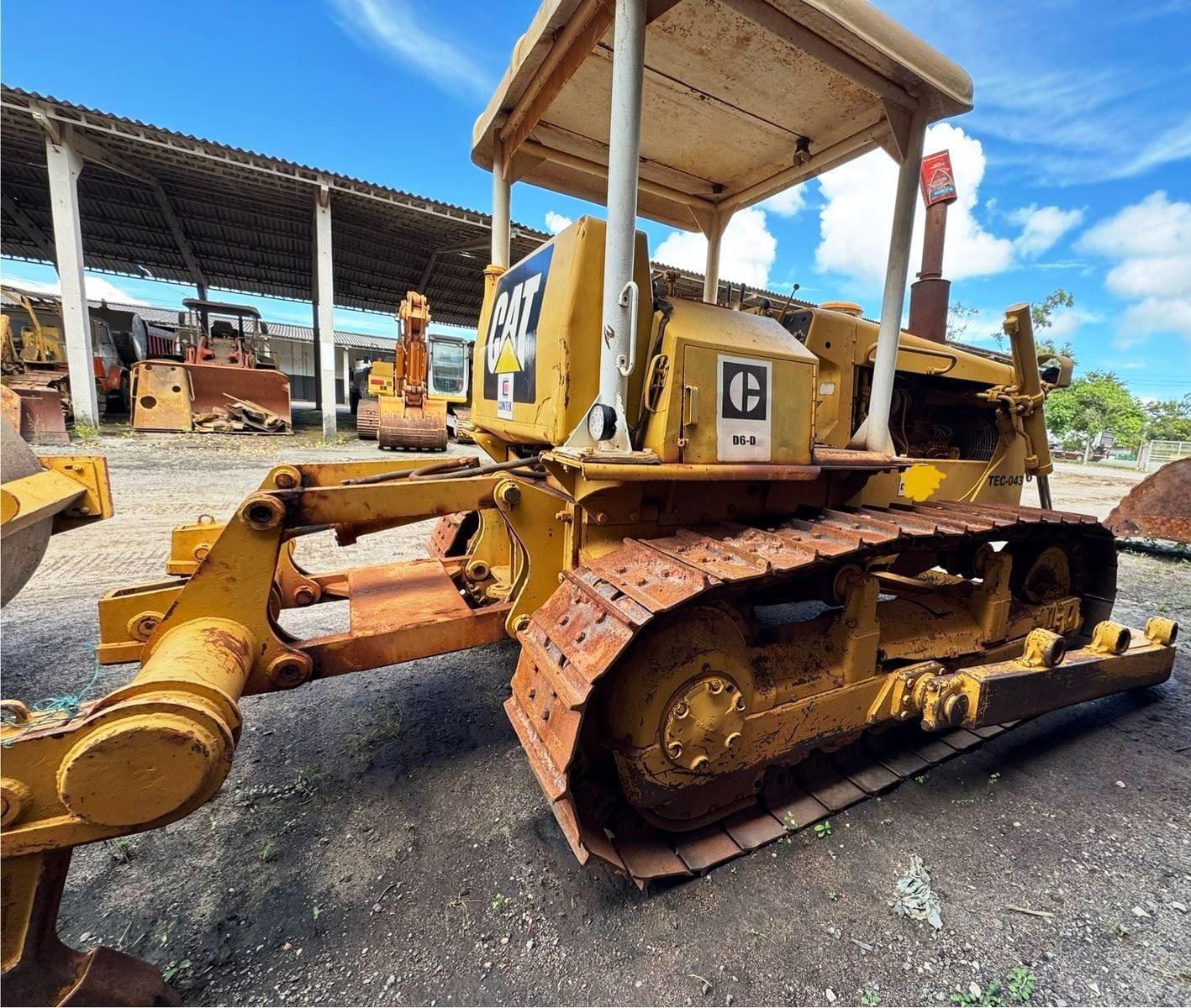Trator de esteira Caterpillar D6DPS 1985 - Imagem 5