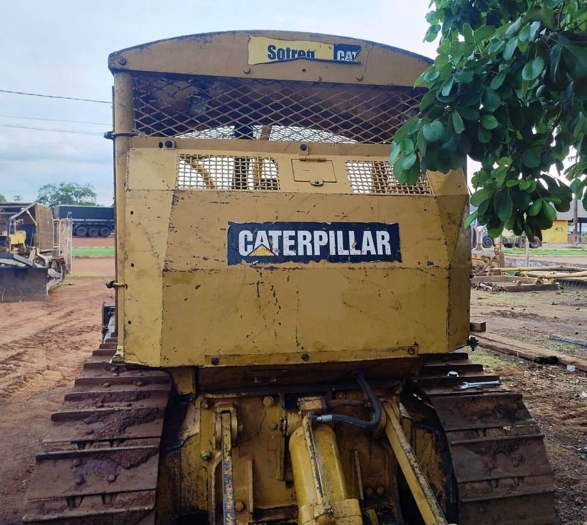 Trator de esteira Caterpillar D6DPS 1985 - Imagem 3