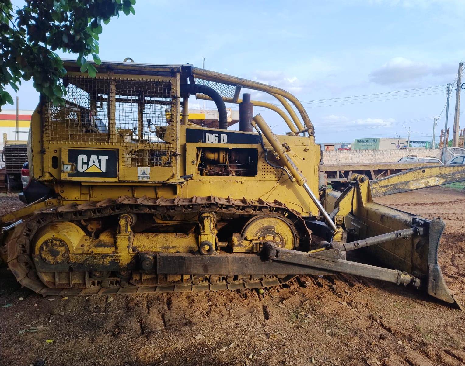 Trator de esteira Caterpillar D6DPS 1985 - Imagem 5